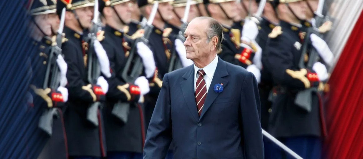 Y se apagó la Torre Eiffel en homenage a nuestro presidente Jacques Chirac .