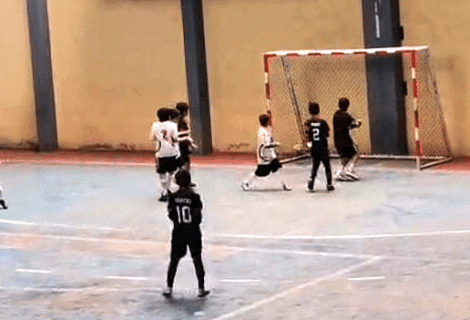 ¡Gran victoria en la segunda fecha del campeonato de futsal! / Grande victoire lors de la deuxième journée du championnat de futsal !