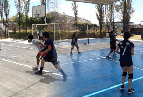 Participación amistosa en futsal y vóley / Participation amicale au futsal et au volley
