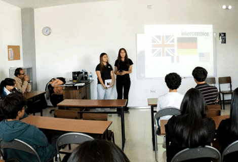 Visita y conversación sobre literatura latinoamericana, actividades de debate y el programa IB en el colegio Peruano Alemán Max Uhle / Visite et conversation sur la littérature latino-américaine, activités de débat et programme IB à l’école péruvienne allemande Max Uhle